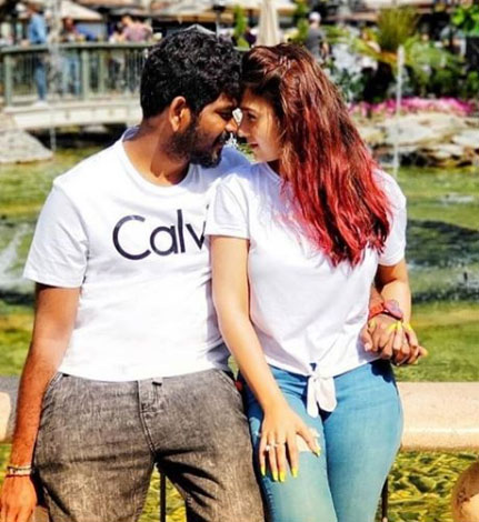 Nayantara With Her Boyfriend Vignesh Romantic Moments Photos