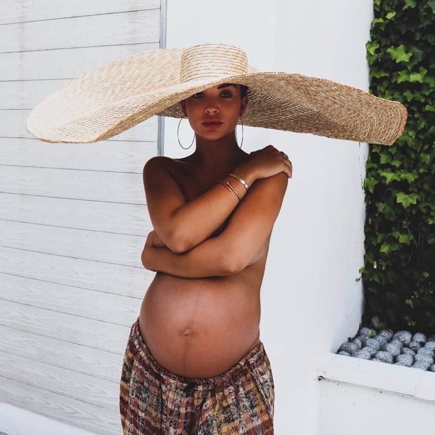 Celebrities Flaunt Their Baby Bump