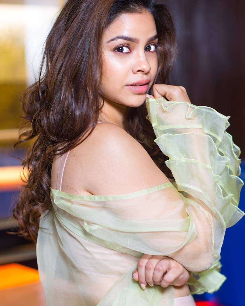 The Kapil Sharma Show Sarla aka Sumona Chakravarti Glamorous